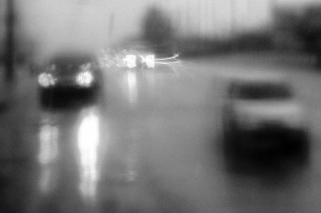 Літня злива у чорно-білому Луцьку. ФОТО