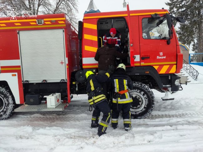 Через снігові замети на Волині «швидка» не дісталася до хворого