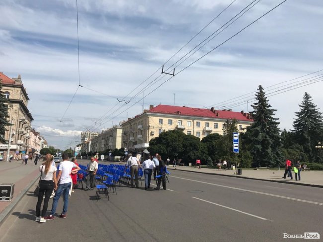 Рух центром Луцька перекрили: водії дезорієнтовані. ФОТО