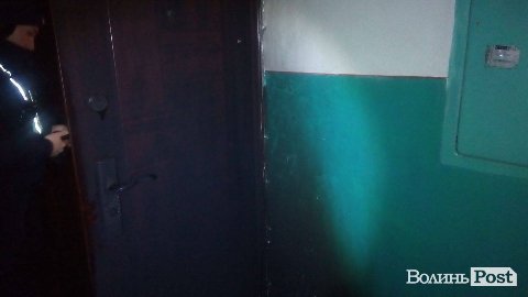 Сусідська війна? У Луцьку невідомі підпалили двері в квартиру