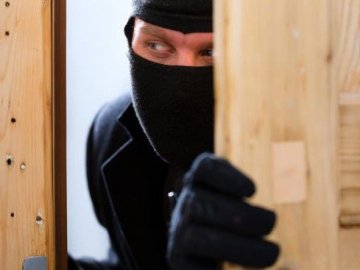 У місті на Волині зловили двох квартирних злодюг