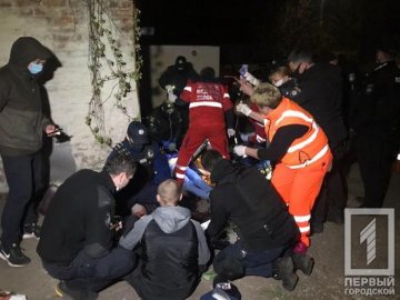 У Кривому Розі посеред вулиці розстріляли молоду пару: дівчина загинула