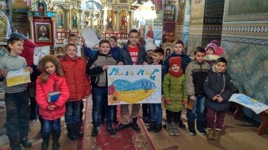 Волинські дітлахи зробили подарунки для солдатів