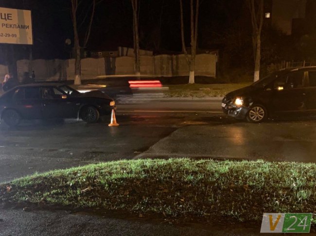 У Луцьку зіткнулися два легковики: пасажирка у лікарні