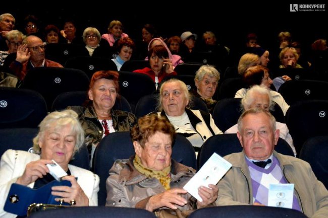 У луцькому «Промені» пенсіонери переглянули український документальний фільм