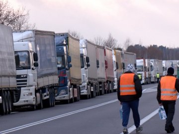 На кордоні України та Польщі заблоковані чотири напрямки руху