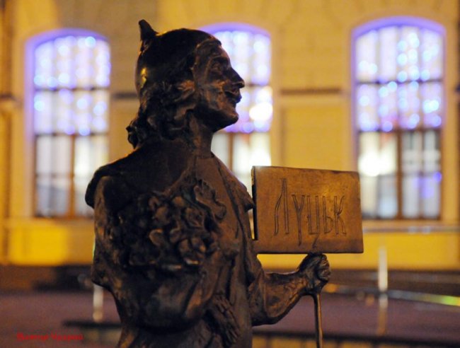 Луцький фотограф показав красу вечірнього міста