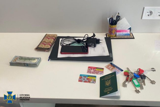 Працівниця посольства України допомагала нелегалам з Азії потрапити до ЄС, – СБУ