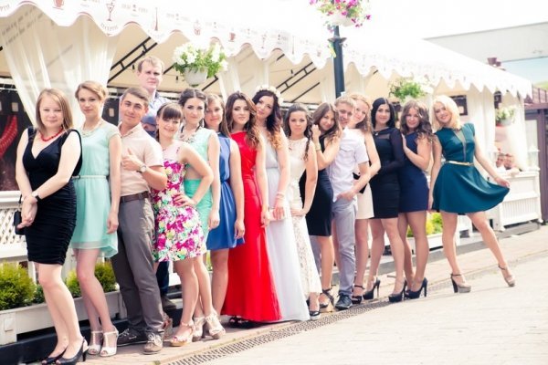 Красуні-журналістки: у Луцьку журфак відгуляв випускний. ФОТО