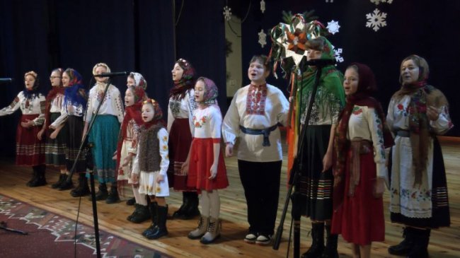 У Луцьку колядували й щедрували 50 колективів громади. ВІДЕО