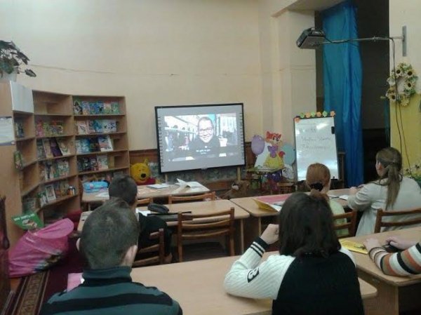 Діти переселенців та лучан разом вивчають іноземні мови