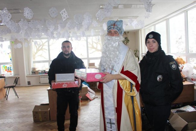 У Святого Миколая на Волині з’явилися помічники у формі. ФОТО