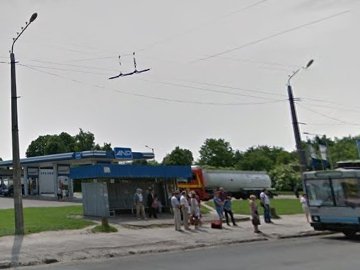 У Луцьку скаржаться на зупинку-«страшилку»