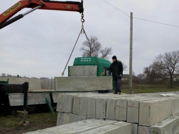 У селі на Волині, де громада перейшла до ПЦУ, будують новий храм УПЦ (МП)