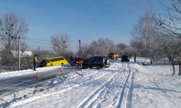 Аварія на Волині: зіткнулися позашляховик та пасажирський автобус