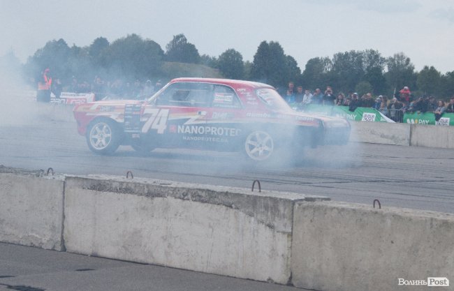 У Луцьку відбулися видовищні авто- і мотогонки. ФОТОРЕПОРТАЖ