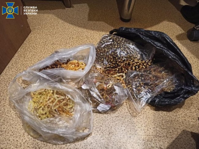 На Рівненщині викрили контрабанду бурштину на 4 мільйони гривень. ФОТО