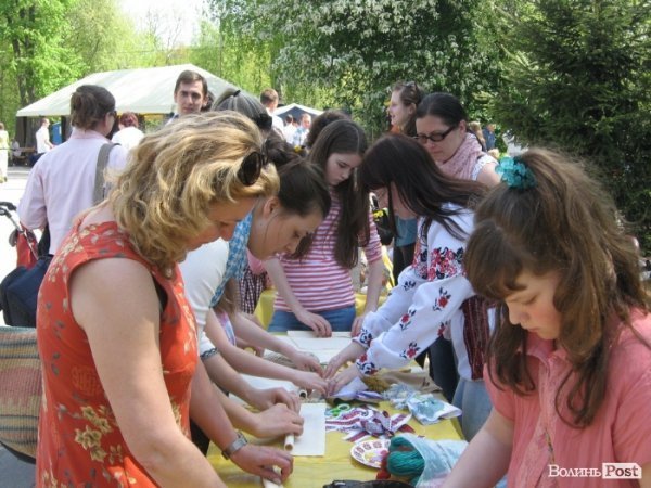 У луцькому парку ‒ великодні розваги. ФОТО