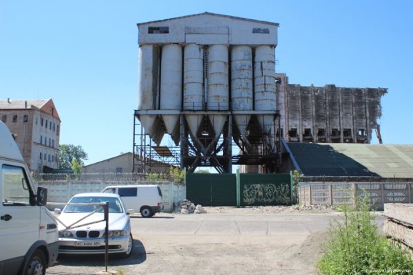 У Луцьку розбирають колишній хлібокомбінат. ФОТО