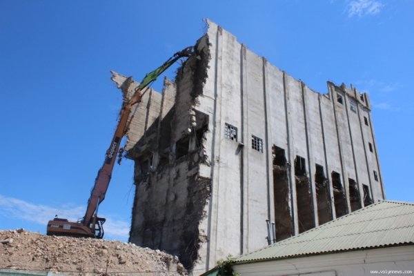 У Луцьку розбирають колишній хлібокомбінат. ФОТО