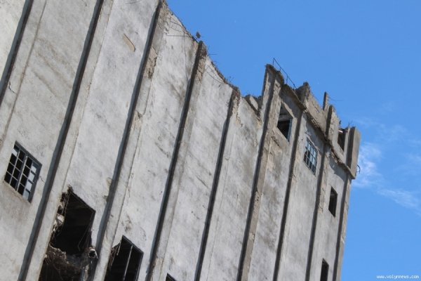 У Луцьку розбирають колишній хлібокомбінат. ФОТО