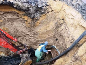 У Луцьку на Карпенка-Карого через обвал перекрили дорогу 