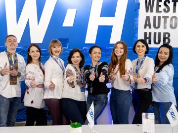 Колектив компанії WEST AUTO HUB вбрався у вишиванки*