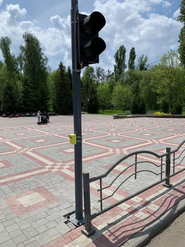 Біля входу в центральний парк Луцька демонтують «лежачих поліцейських»