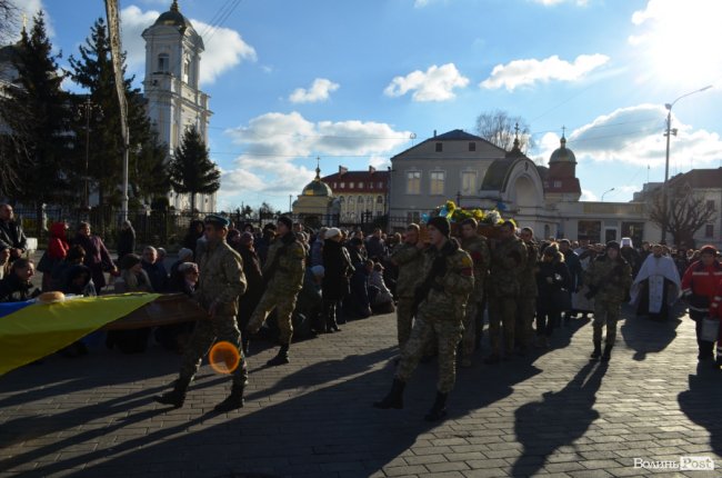 Загинув у день народження: Луцьк попрощався з воїном Віктором Лахаєм. ФОТОРЕПОРТАЖ