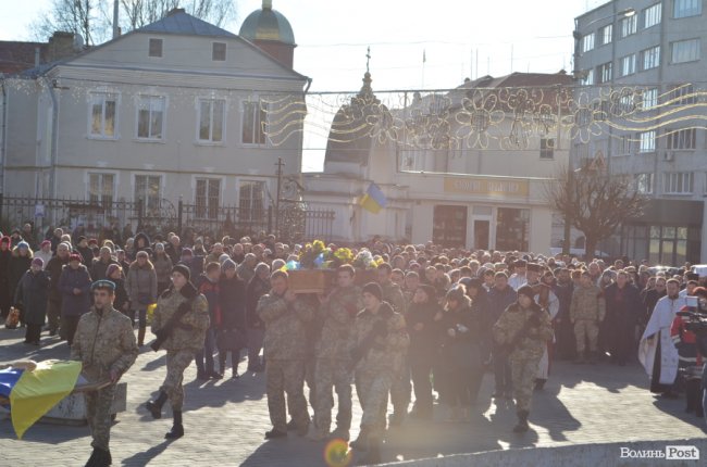 Загинув у день народження: Луцьк попрощався з воїном Віктором Лахаєм. ФОТОРЕПОРТАЖ
