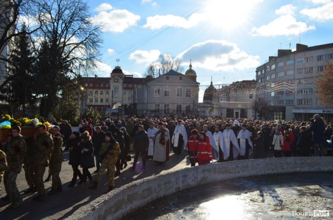 Загинув у день народження: Луцьк попрощався з воїном Віктором Лахаєм. ФОТОРЕПОРТАЖ