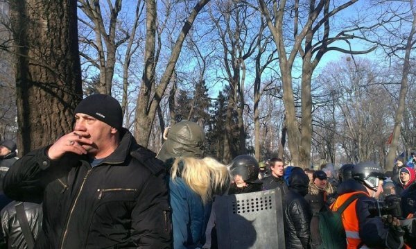 Верховну Раду пікетують тисячі майданівців. ФОТО