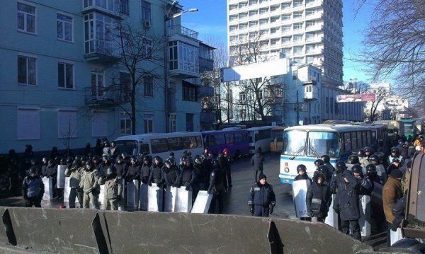 Верховну Раду пікетують тисячі майданівців. ФОТО