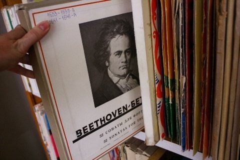 У волинській бібліотеці ‒ колекція «вінілок». ФОТО