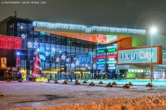 Луцький фотограф показав безлюдний Луцьк напередодні Нового року