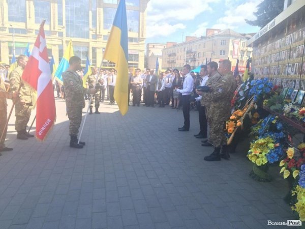 У Луцьку вшанували пам'ять лучан-військовослужбовців, які загинули під Волновахою. ФОТО
