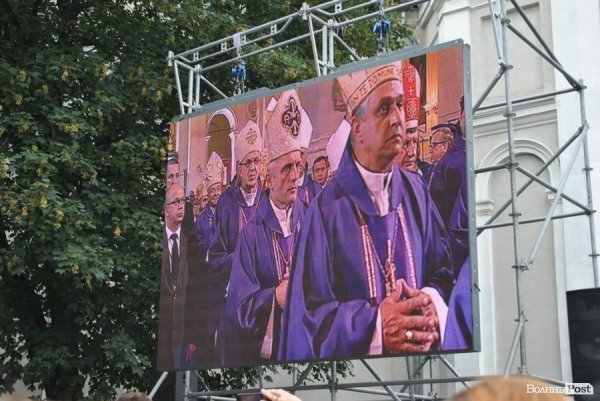 Те, що відбувалося в костелі, транслювало польське телебачення