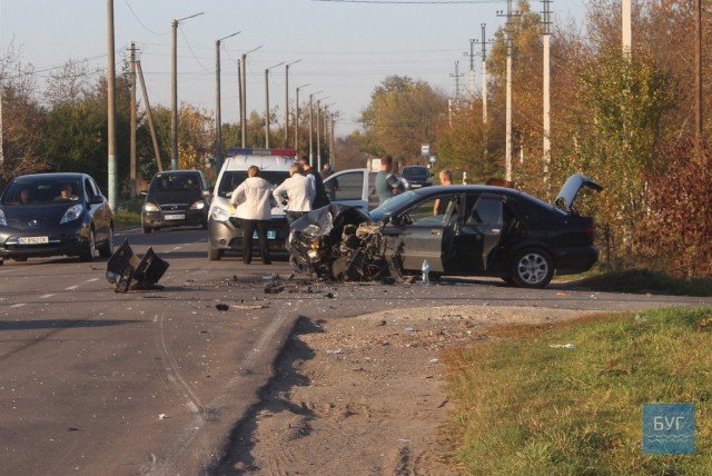 Небезпечний обгін: на Волині зіткнулись бус та легковик. ФОТО