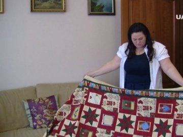 Захоплення для душі: лучанка шиє покривала із сотень клаптиків тканини. ВІДЕО