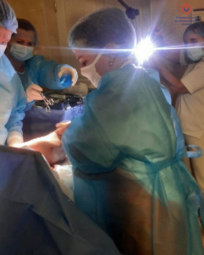 На Волині під час відключення світла зробили екстрений кесарів розтин