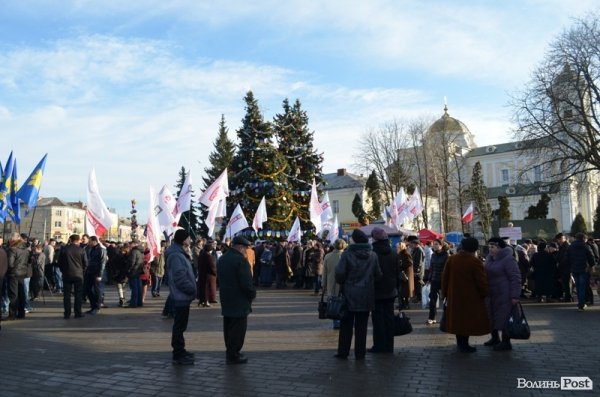 Народне віче Луцька вимагає відставки Войтовича та Клімчука. ФОТО. ВІДЕО
