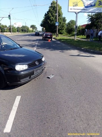У Луцьку на перехресті не поділили дорогу Volkswagen та ВАЗ. ФОТО