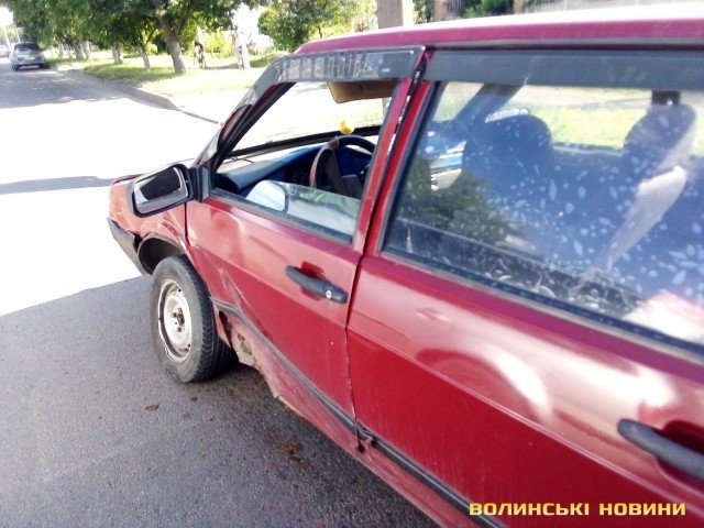 У Луцьку на перехресті не поділили дорогу Volkswagen та ВАЗ. ФОТО