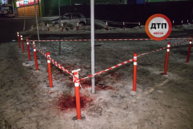 Поранив поліцейського, а згодом і себе: у Києві чоловік зі зброєю пограбував магазин. ФОТО