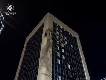 Київ атакували дрони-камікадзе: працювала ППО, уламки впали в трьох районах