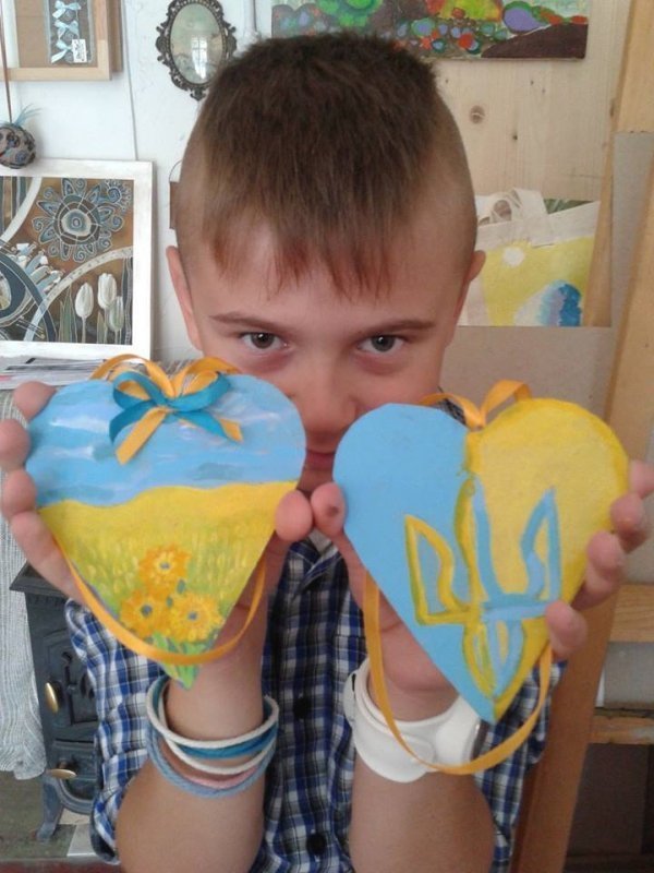 У Луцьку діти подарували сувеніри бійцям, які лікуються. ФОТО