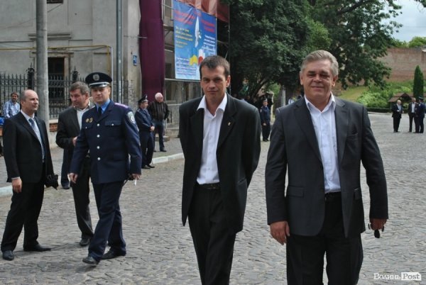 Прийшли і свободівці: депутат Волинської облради Святослав Боруцький (зліва) і нардеп Анатолій Вітів