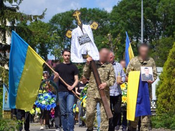 Громада на Волині попрощалася із двома Героями. ФОТО