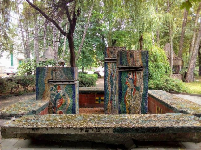 Радянські мозаїки на фасадах луцьких будинків. ФОТО