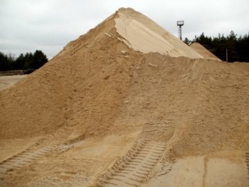 Чому на Волині не хочуть законно видобувати пісок